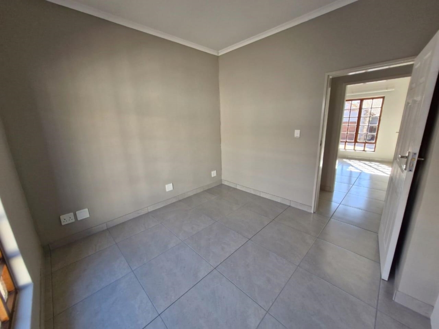 To Let 3 Bedroom Property for Rent in Meerhof North West